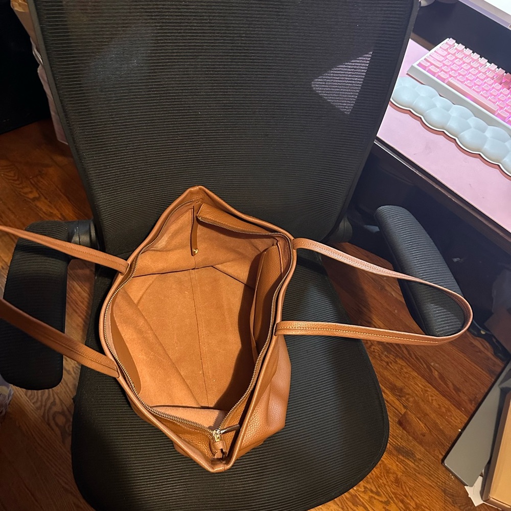 Cuyana Classic Easy Zipper Tote - Picture 5 of 9